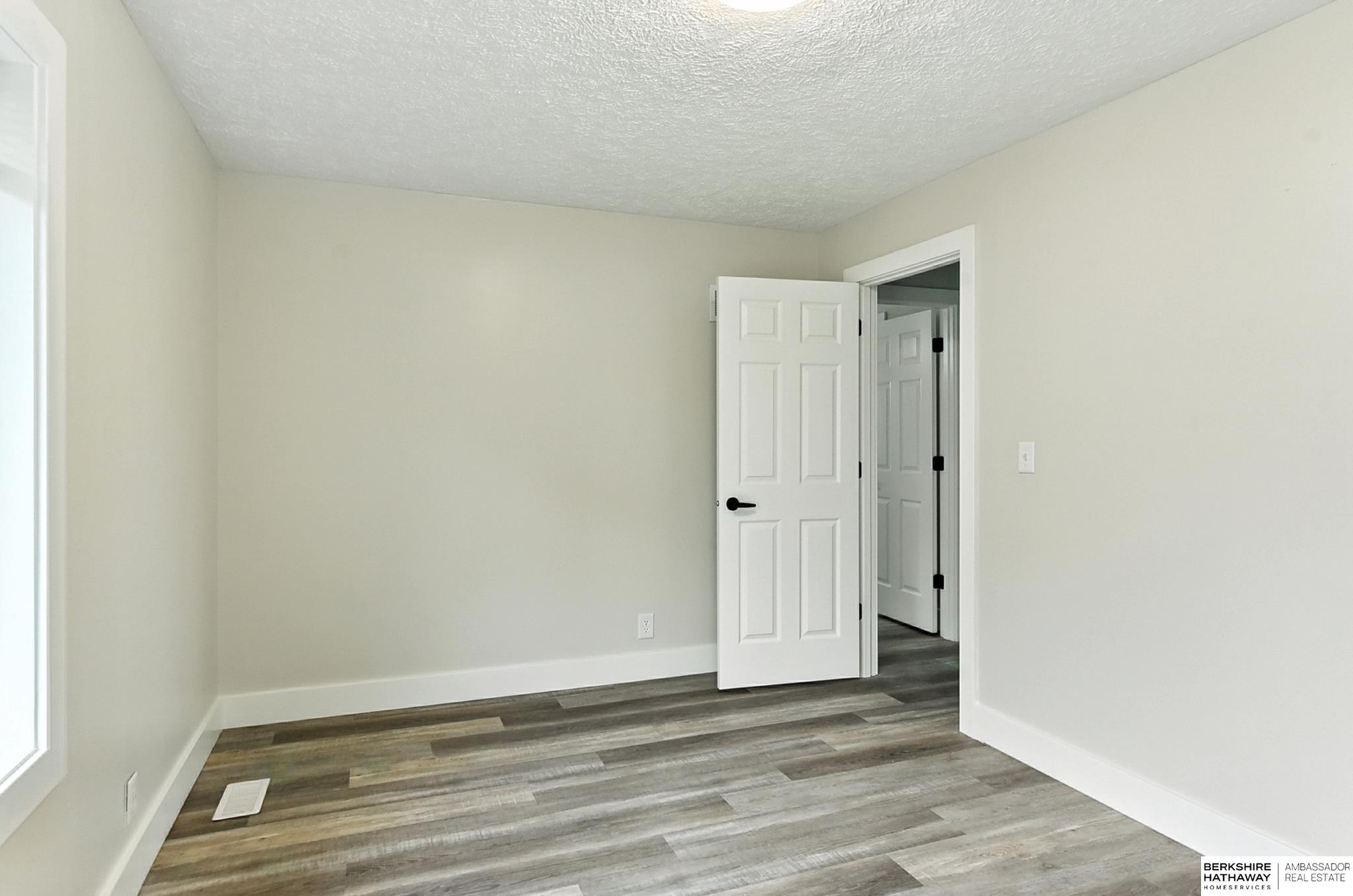 Lincoln, Nebraska 68521, United States, 4 Bedrooms Bedrooms, ,2 BathroomsBathrooms,Residential,Active,196913