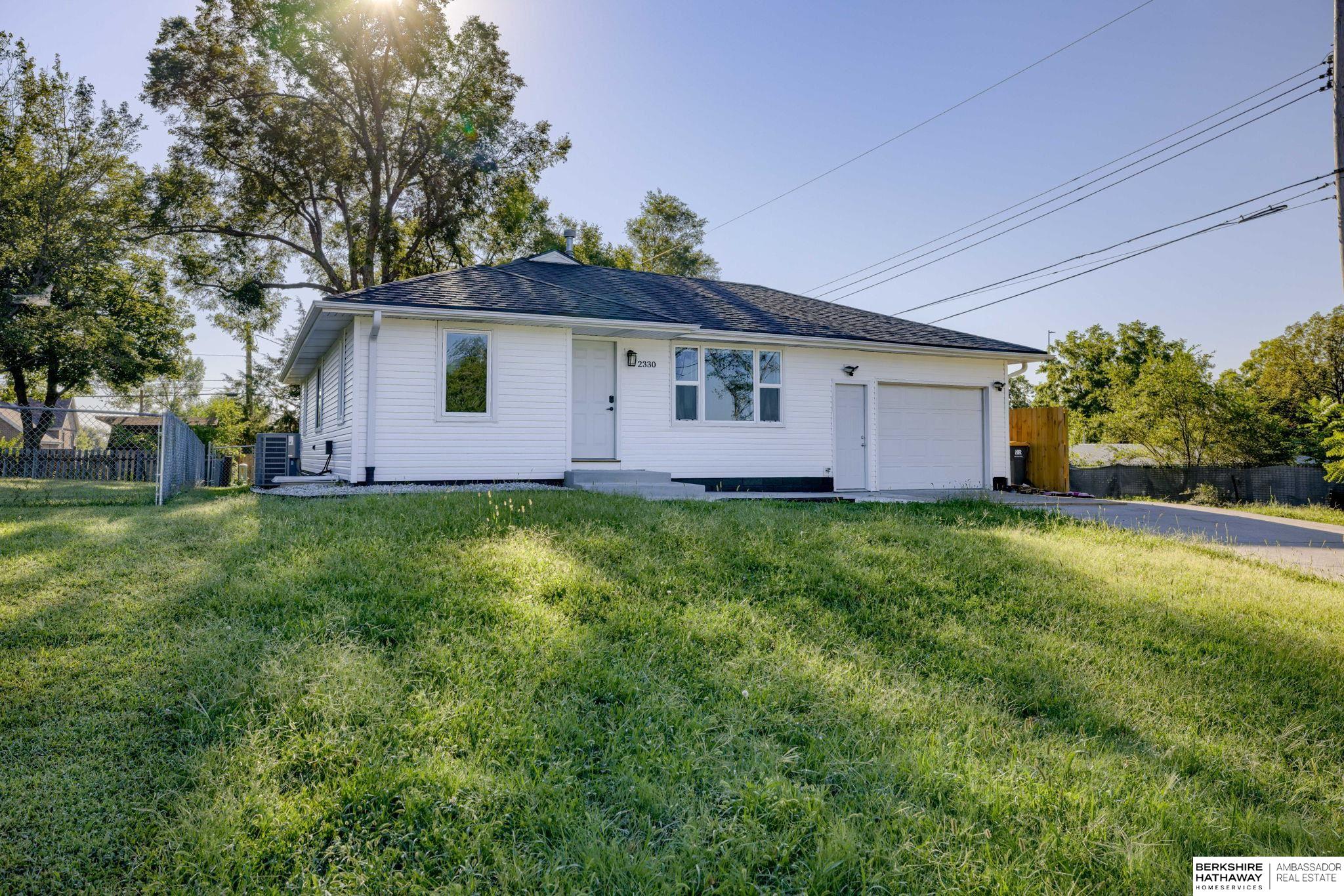 Lincoln, Nebraska 68521, United States, 4 Bedrooms Bedrooms, ,2 BathroomsBathrooms,Residential,Active,196913
