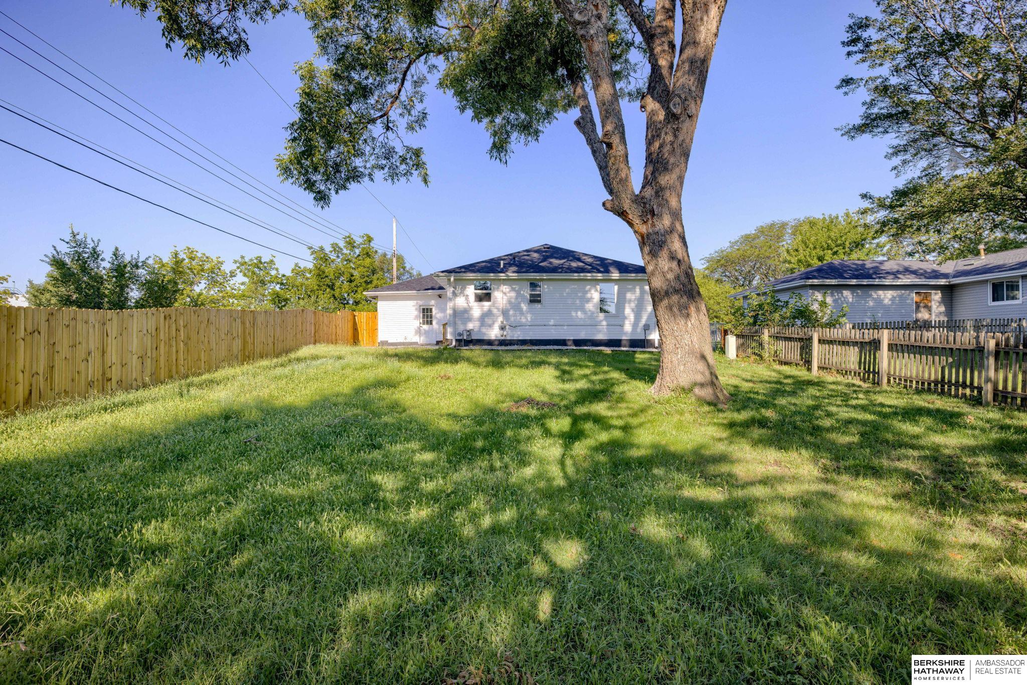 Lincoln, Nebraska 68521, United States, 4 Bedrooms Bedrooms, ,2 BathroomsBathrooms,Residential,Active,196913