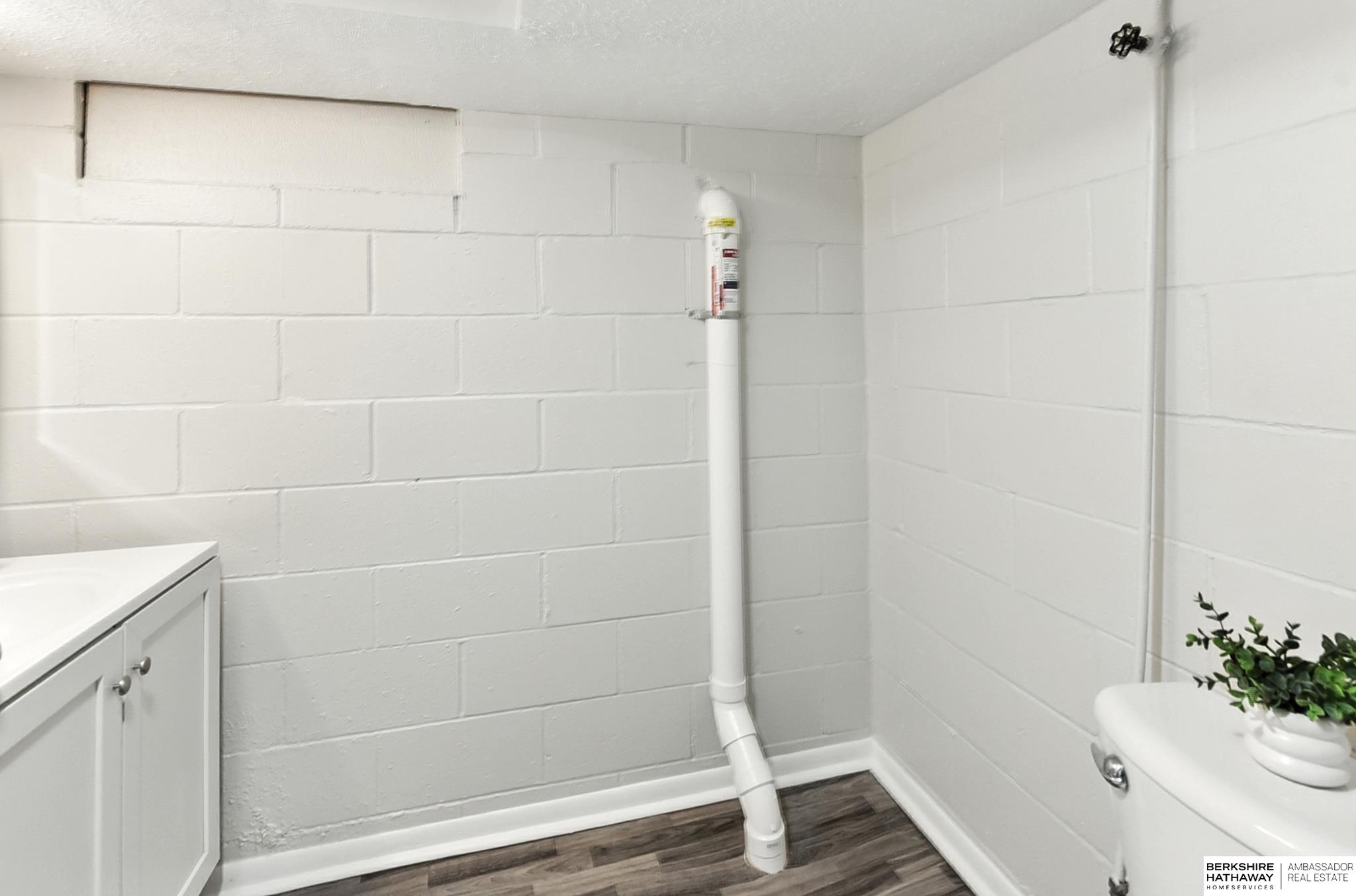 Lincoln, Nebraska 68521, United States, 4 Bedrooms Bedrooms, ,2 BathroomsBathrooms,Residential,Active,196913