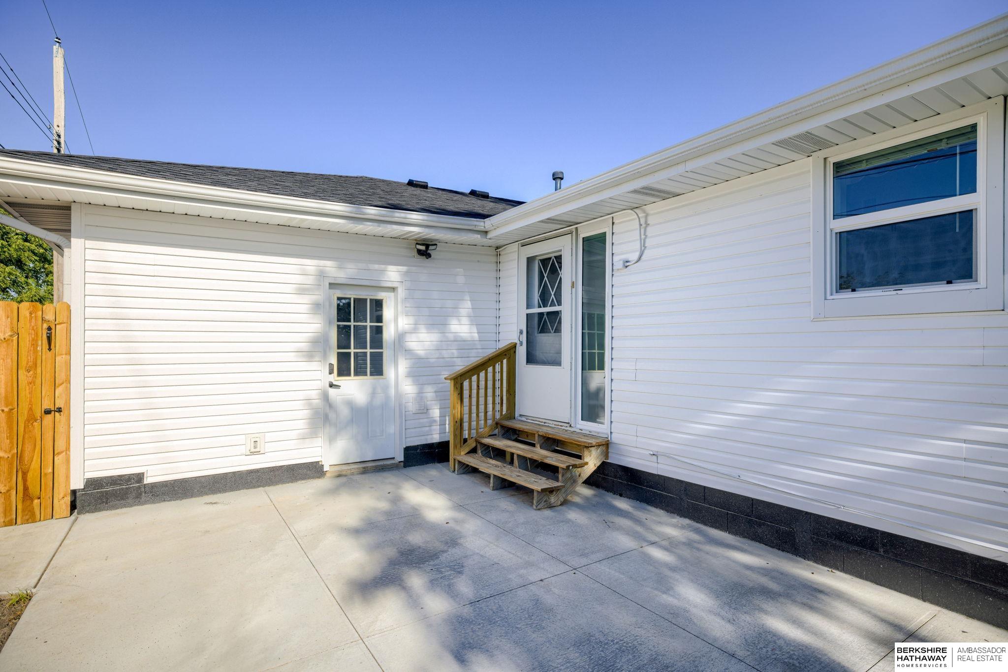 Lincoln, Nebraska 68521, United States, 4 Bedrooms Bedrooms, ,2 BathroomsBathrooms,Residential,Active,196913