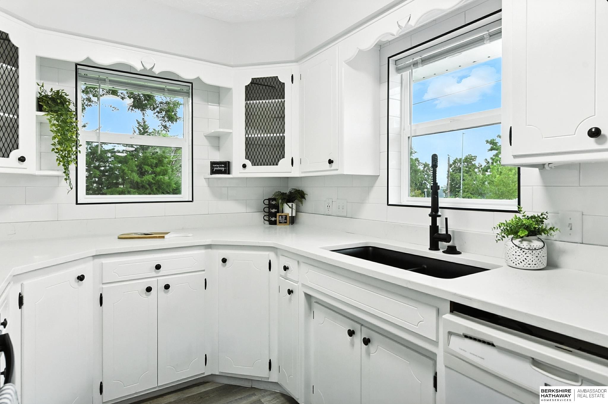 Lincoln, Nebraska 68521, United States, 4 Bedrooms Bedrooms, ,2 BathroomsBathrooms,Residential,Active,196913