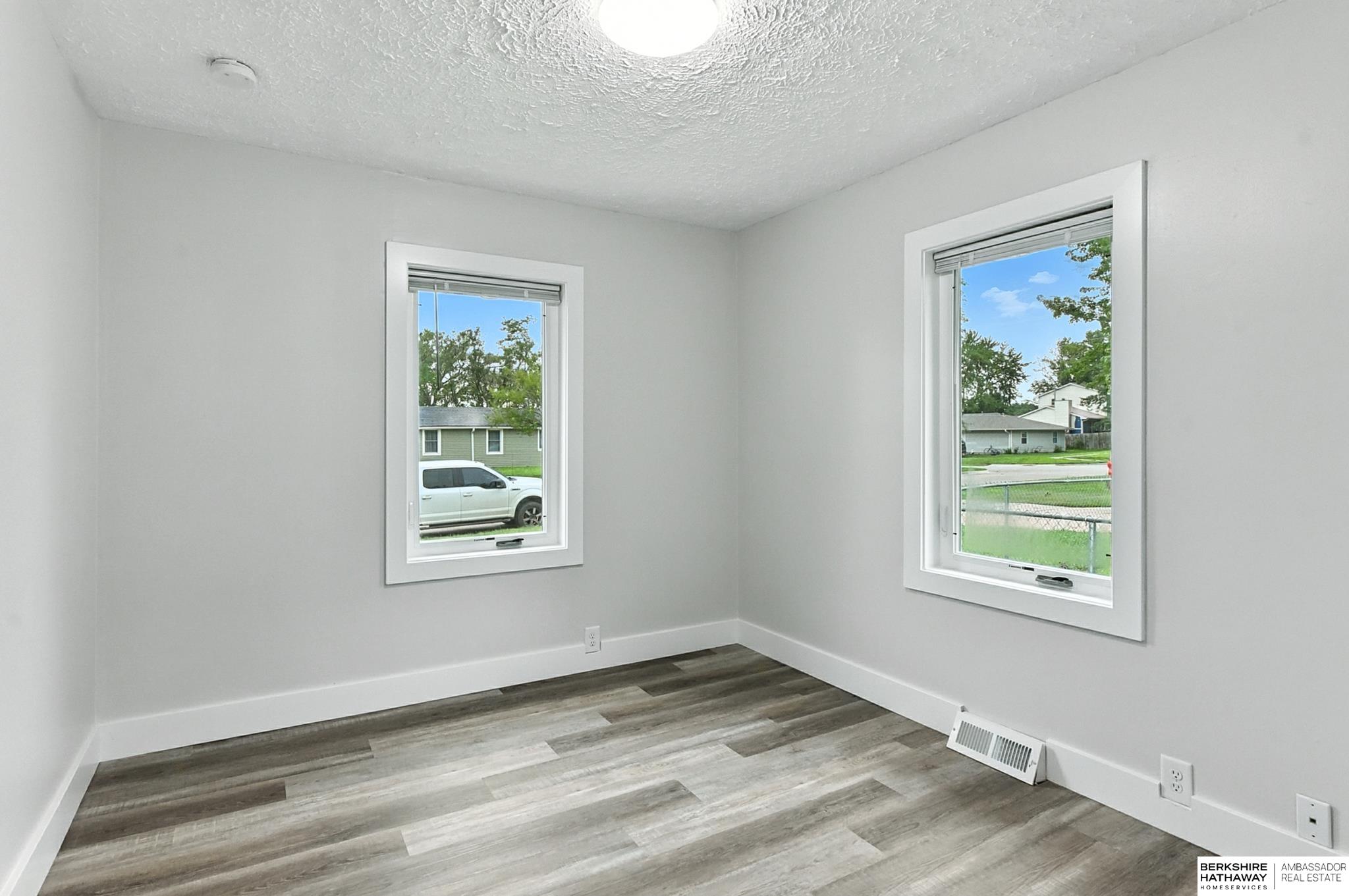 Lincoln, Nebraska 68521, United States, 4 Bedrooms Bedrooms, ,2 BathroomsBathrooms,Residential,Active,196913