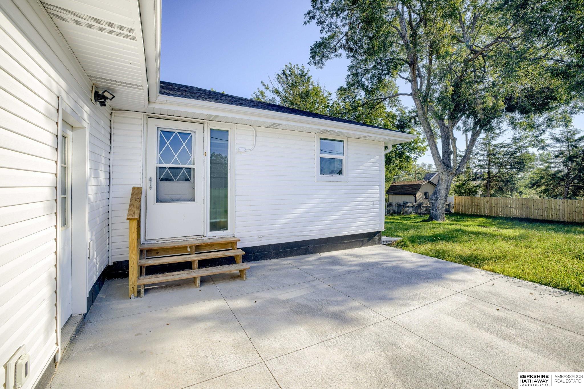 Lincoln, Nebraska 68521, United States, 4 Bedrooms Bedrooms, ,2 BathroomsBathrooms,Residential,Active,196913