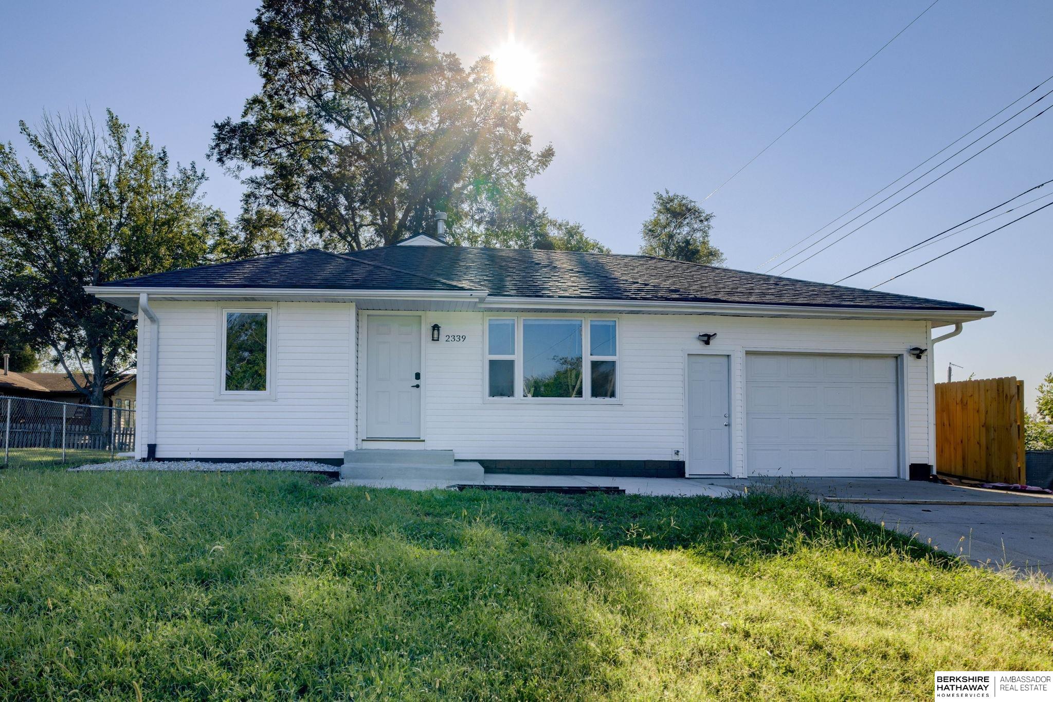 Lincoln, Nebraska 68521, United States, 4 Bedrooms Bedrooms, ,2 BathroomsBathrooms,Residential,Active,196913