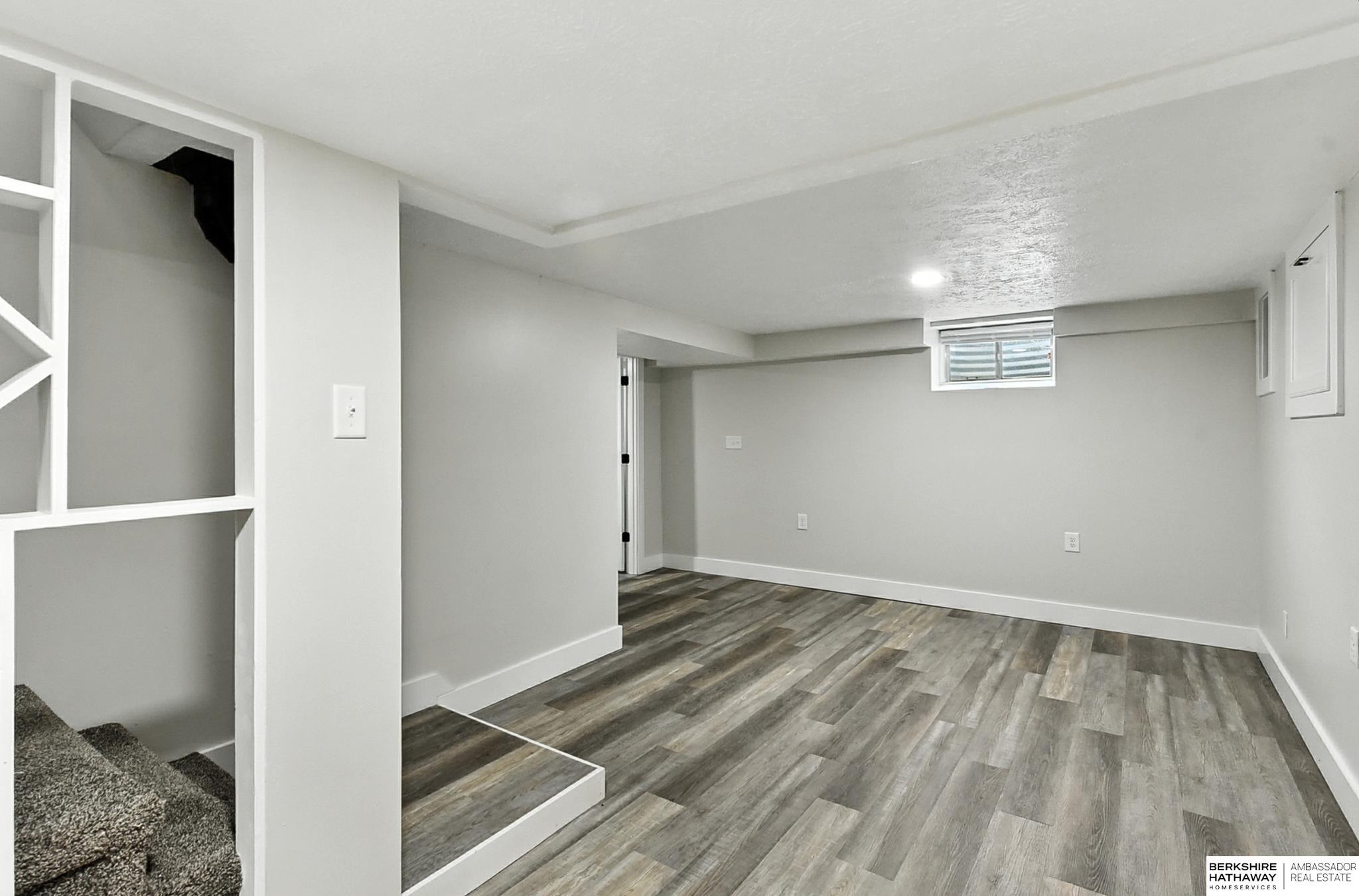 Lincoln, Nebraska 68521, United States, 4 Bedrooms Bedrooms, ,2 BathroomsBathrooms,Residential,Active,196913