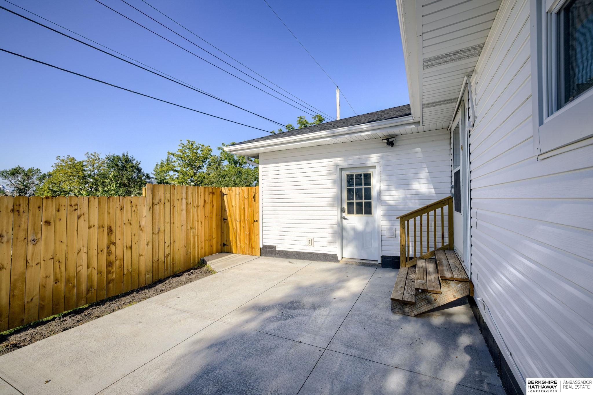 Lincoln, Nebraska 68521, United States, 4 Bedrooms Bedrooms, ,2 BathroomsBathrooms,Residential,Active,196913