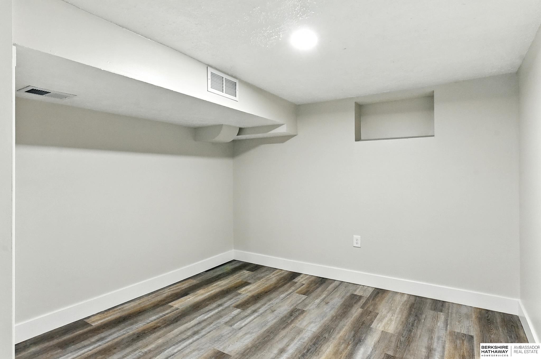 Lincoln, Nebraska 68521, United States, 4 Bedrooms Bedrooms, ,2 BathroomsBathrooms,Residential,Active,196913