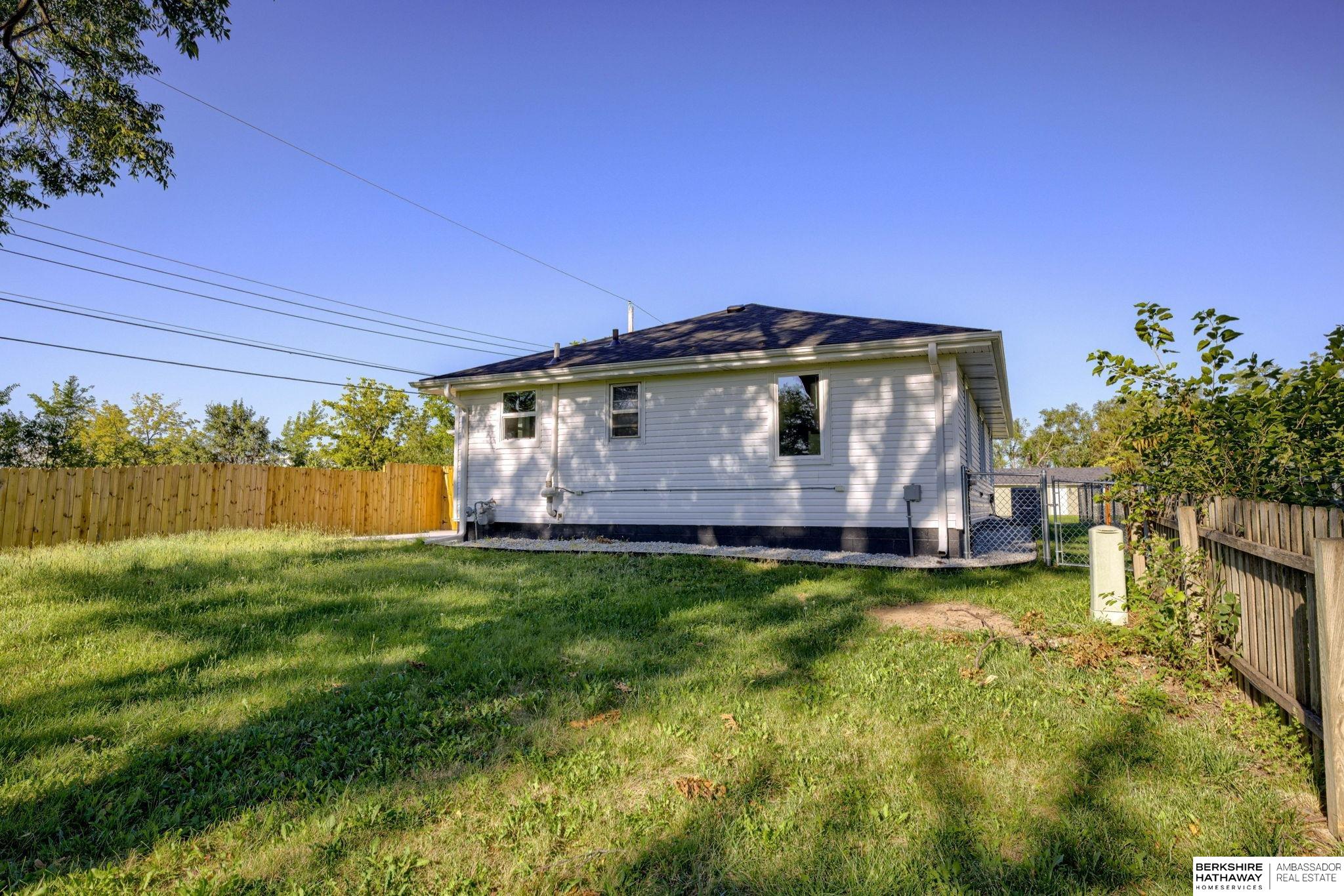 Lincoln, Nebraska 68521, United States, 4 Bedrooms Bedrooms, ,2 BathroomsBathrooms,Residential,Active,196913