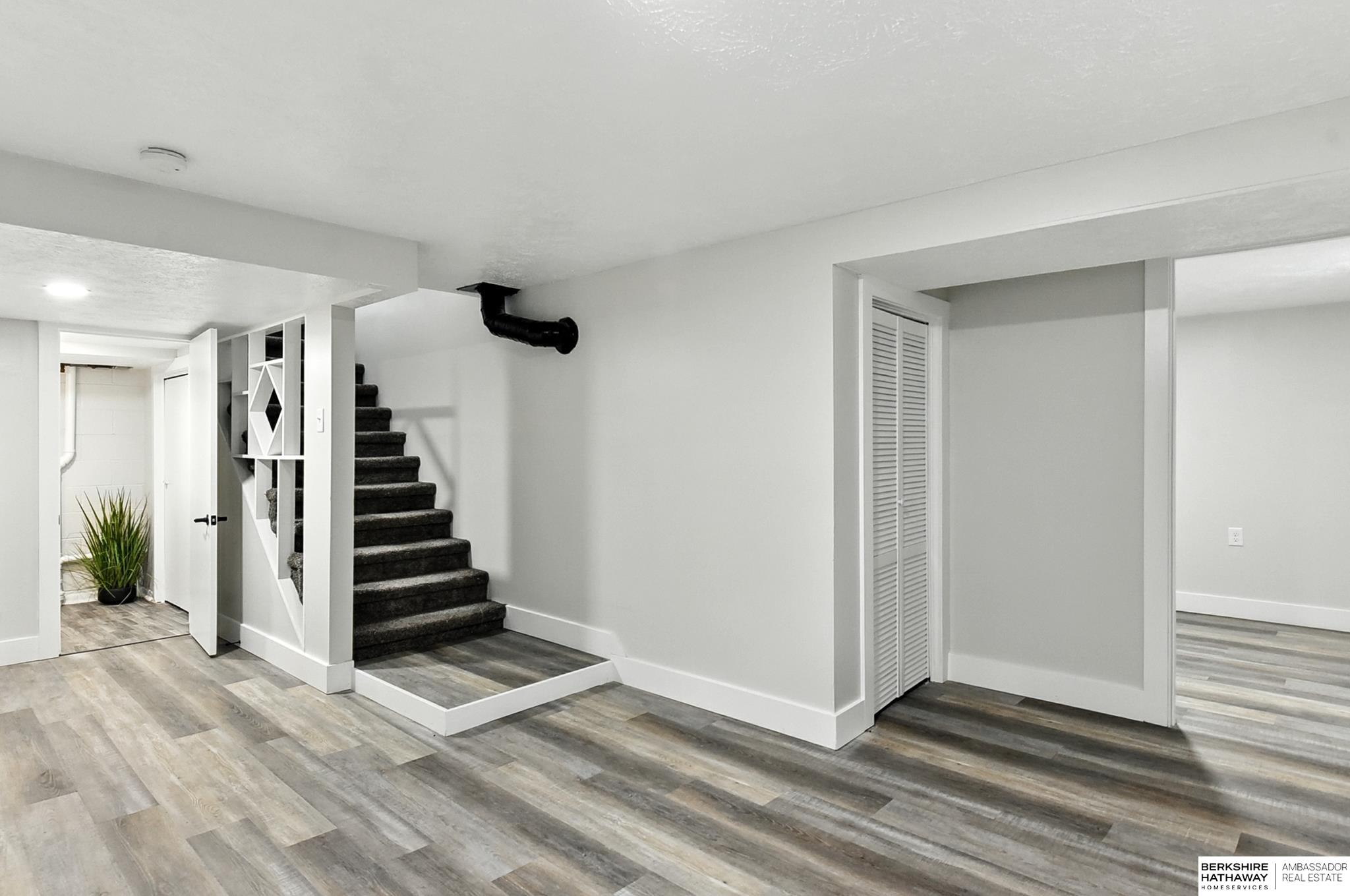 Lincoln, Nebraska 68521, United States, 4 Bedrooms Bedrooms, ,2 BathroomsBathrooms,Residential,Active,196913