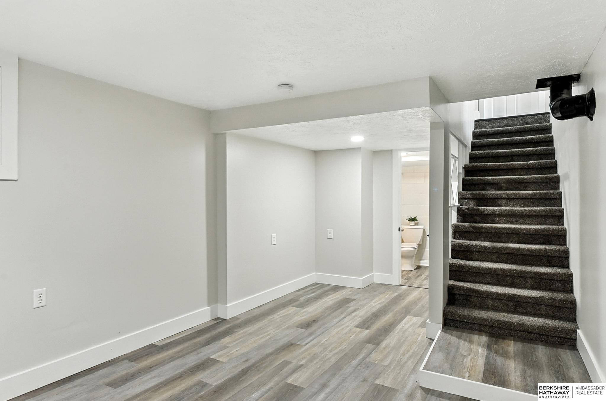 Lincoln, Nebraska 68521, United States, 4 Bedrooms Bedrooms, ,2 BathroomsBathrooms,Residential,Active,196913