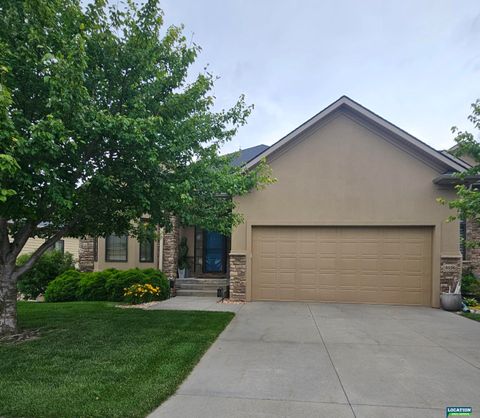 Photo of 8936 Sandhills Court, Lincoln, NE 68526 (MLS # 22615692)