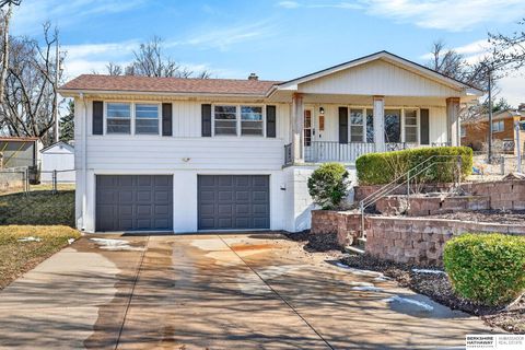 Photo of 4509 Ridgeway Road, Omaha, NE 68134 (MLS # 22607270)