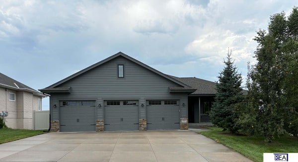 10509 HILLCREST DR, LA VISTA, NE 68128 - Image dcf9ccc28ed1cb42b7bbd8ed60d9db53/279140089