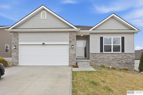 Photo of 5310 Lynnwood Drive, Papillion, NE 68133 (MLS # 22607262)