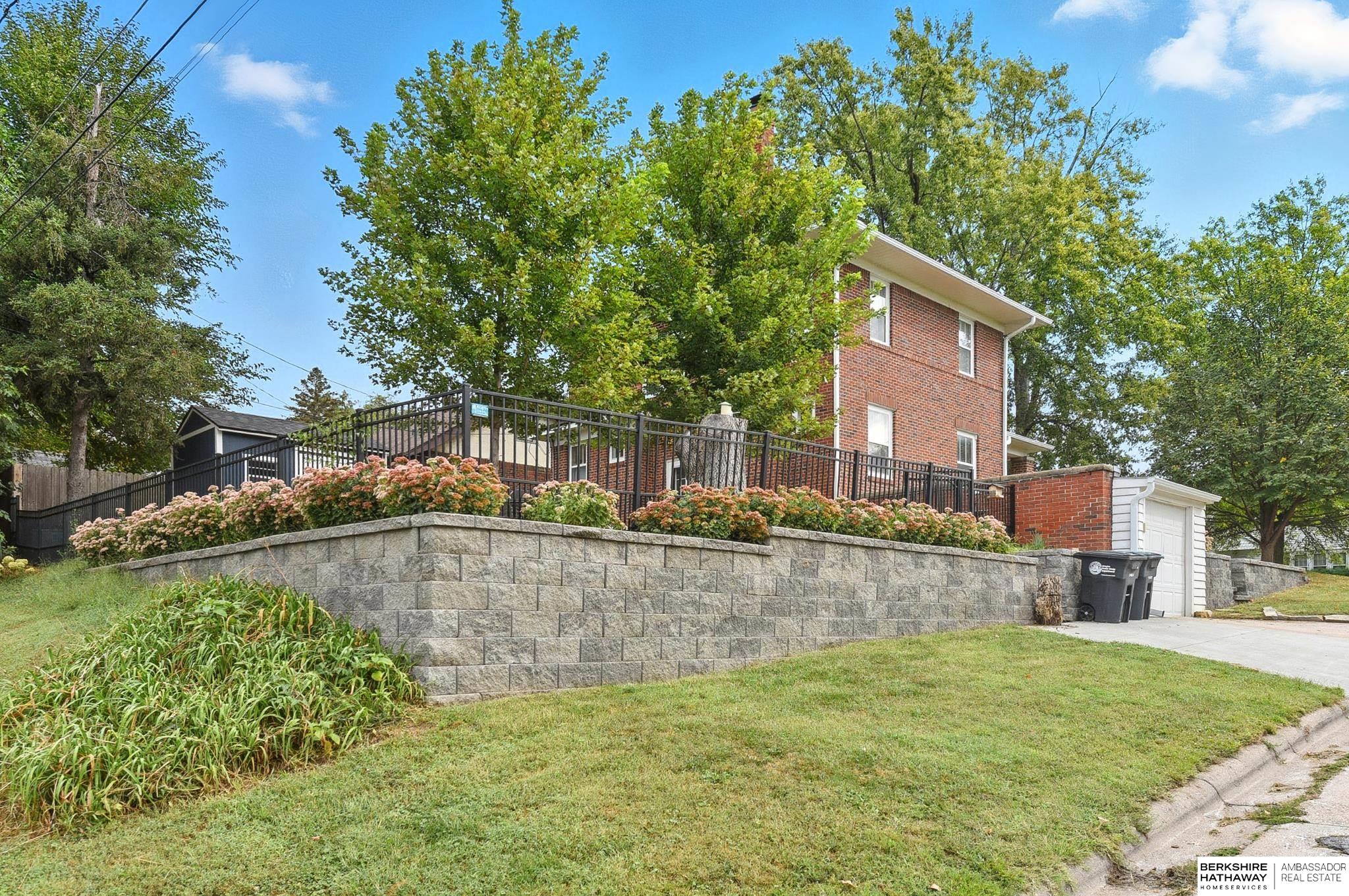 Omaha, Nebraska 68106, United States, 3 Bedrooms Bedrooms, ,2 BathroomsBathrooms,Residential,Pending,213572