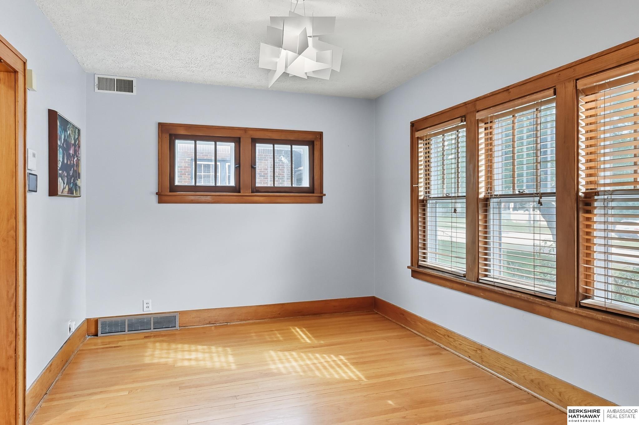 Omaha, Nebraska 68106, United States, 3 Bedrooms Bedrooms, ,2 BathroomsBathrooms,Residential,Pending,213572