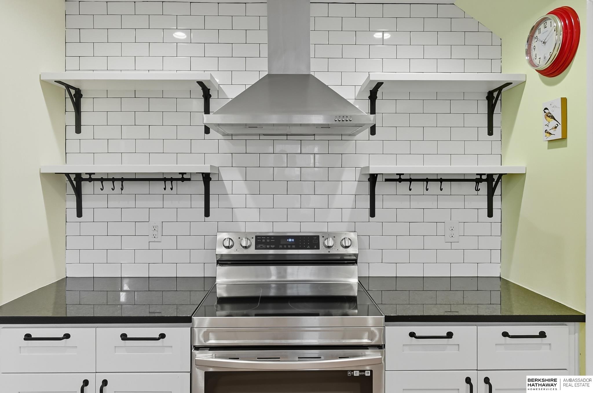 Omaha, Nebraska 68106, United States, 3 Bedrooms Bedrooms, ,2 BathroomsBathrooms,Residential,Pending,213572