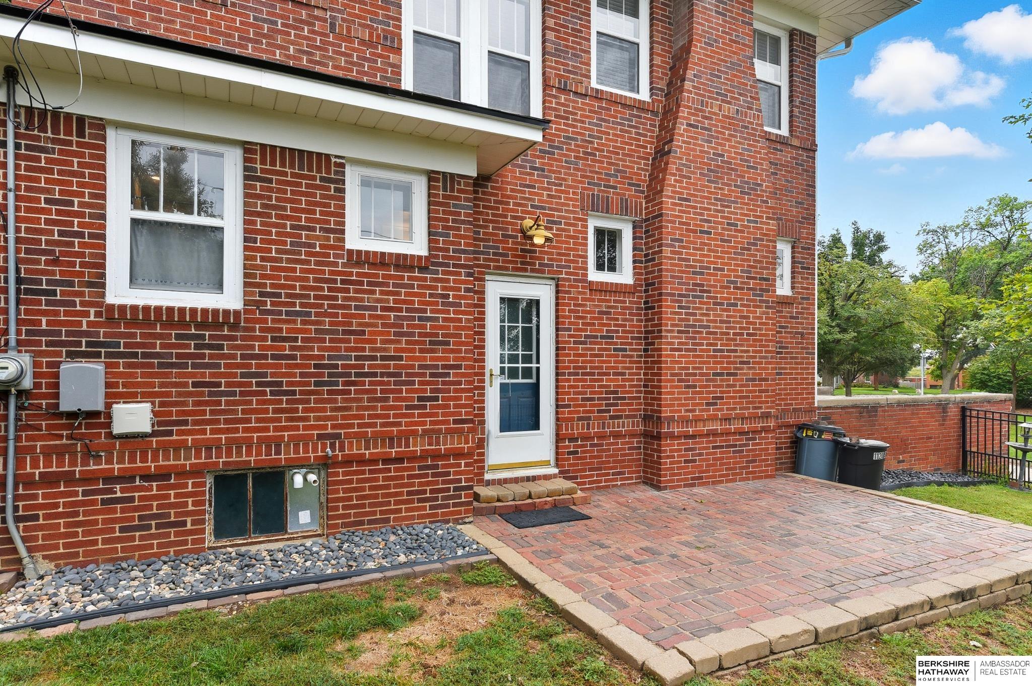 Omaha, Nebraska 68106, United States, 3 Bedrooms Bedrooms, ,2 BathroomsBathrooms,Residential,Pending,213572