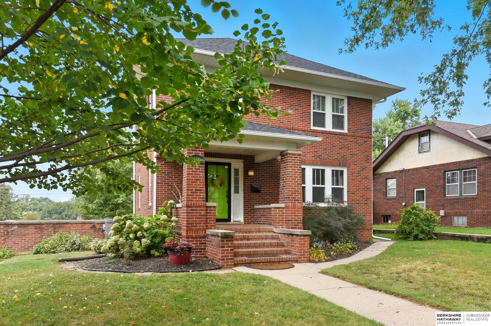 Omaha, Nebraska 68106, United States, 3 Bedrooms Bedrooms, ,2 BathroomsBathrooms,Residential,Pending,213572