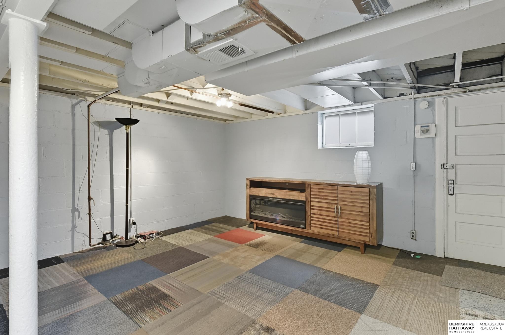 Omaha, Nebraska 68106, United States, 3 Bedrooms Bedrooms, ,2 BathroomsBathrooms,Residential,Pending,213572