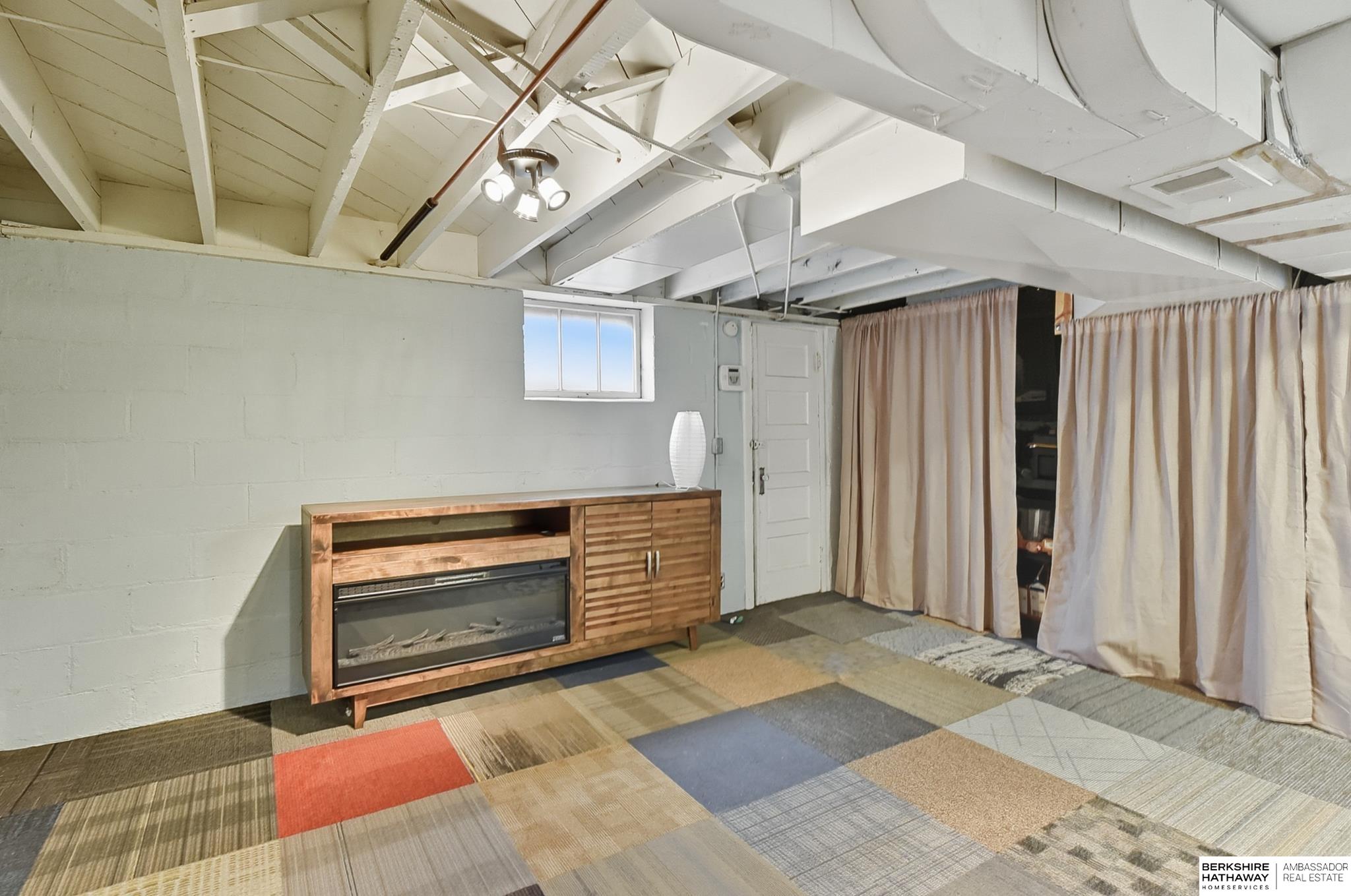 Omaha, Nebraska 68106, United States, 3 Bedrooms Bedrooms, ,2 BathroomsBathrooms,Residential,Pending,213572