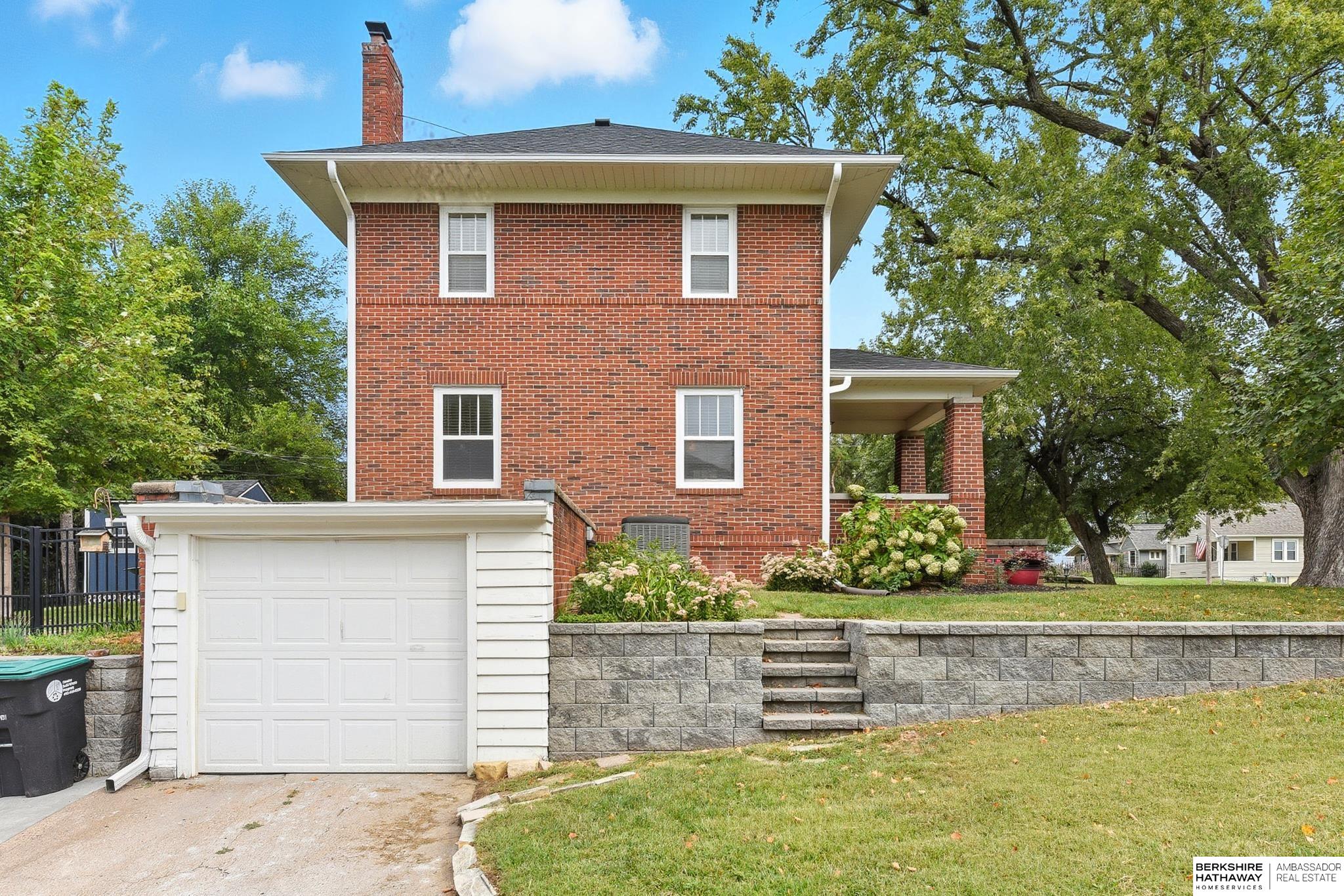 Omaha, Nebraska 68106, United States, 3 Bedrooms Bedrooms, ,2 BathroomsBathrooms,Residential,Pending,213572