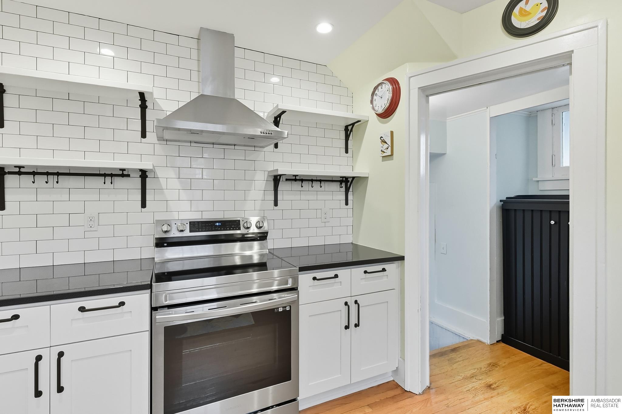 Omaha, Nebraska 68106, United States, 3 Bedrooms Bedrooms, ,2 BathroomsBathrooms,Residential,Pending,213572