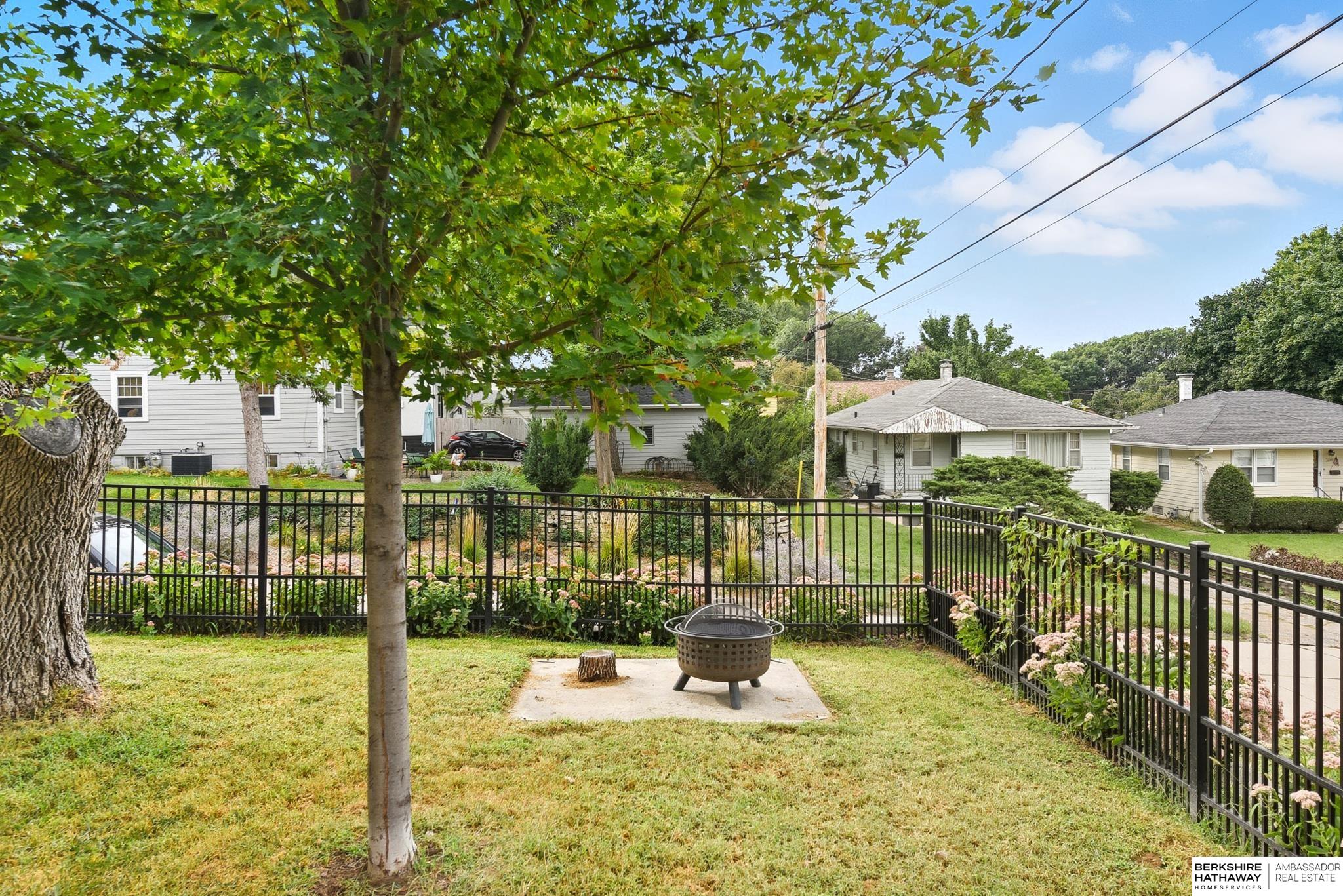 Omaha, Nebraska 68106, United States, 3 Bedrooms Bedrooms, ,2 BathroomsBathrooms,Residential,Pending,213572