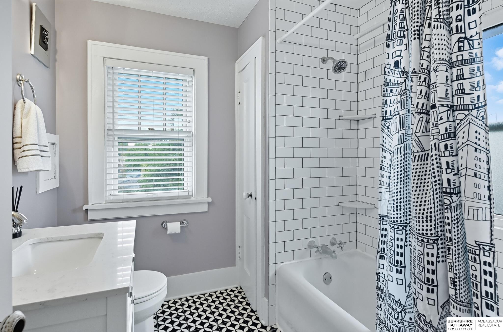 Omaha, Nebraska 68106, United States, 3 Bedrooms Bedrooms, ,2 BathroomsBathrooms,Residential,Pending,213572