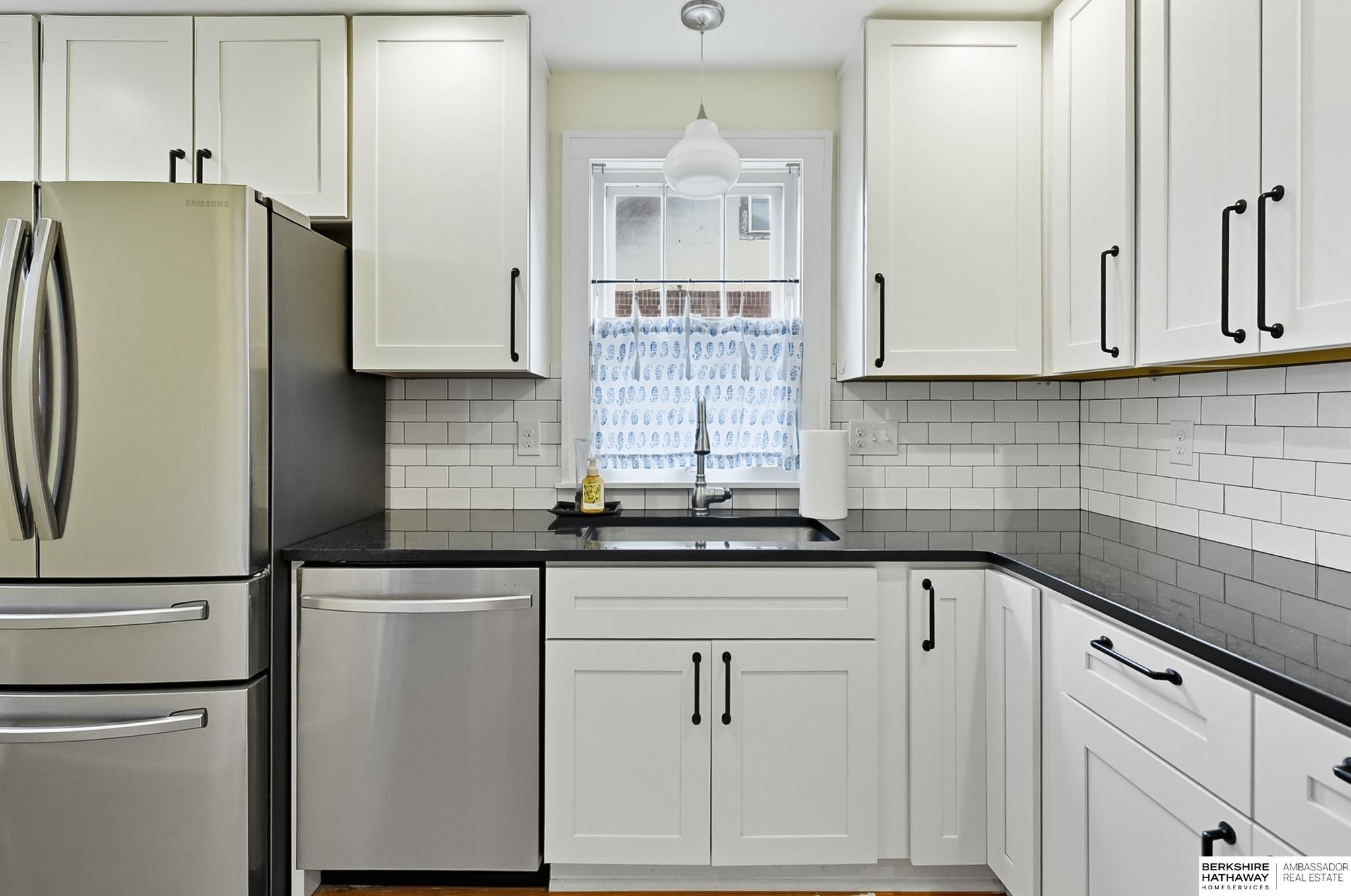 Omaha, Nebraska 68106, United States, 3 Bedrooms Bedrooms, ,2 BathroomsBathrooms,Residential,Pending,213572