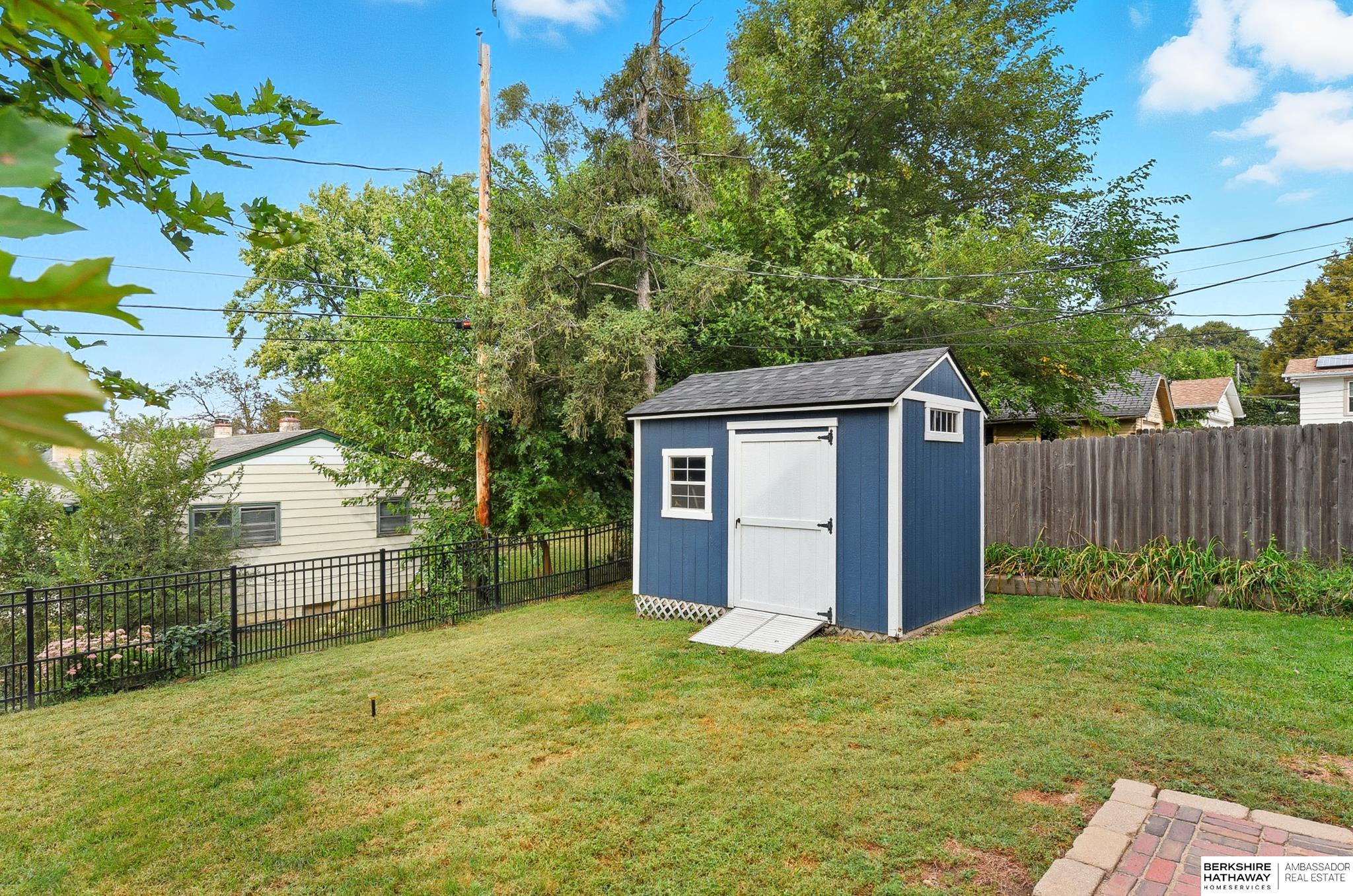 Omaha, Nebraska 68106, United States, 3 Bedrooms Bedrooms, ,2 BathroomsBathrooms,Residential,Pending,213572