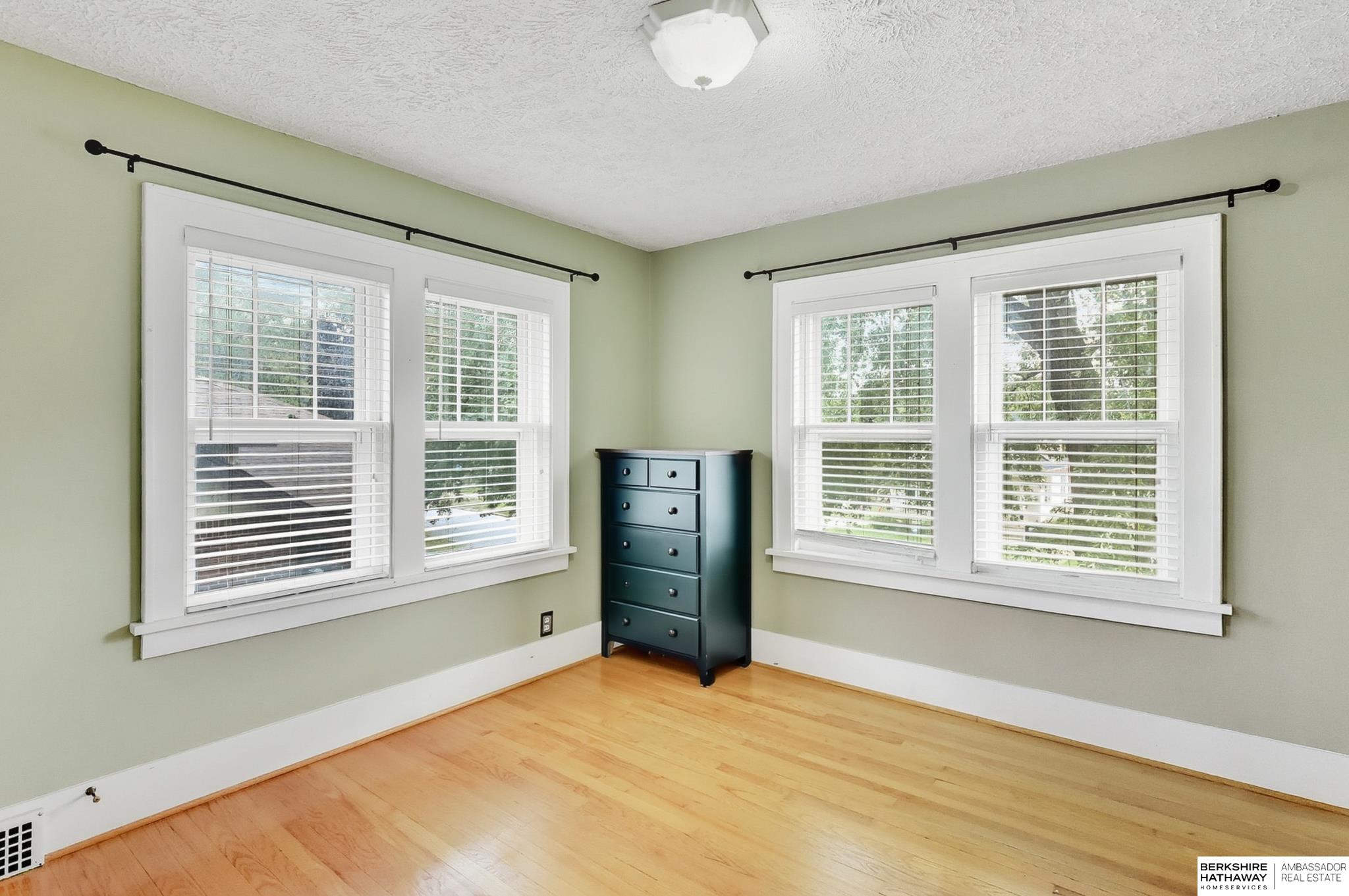 Omaha, Nebraska 68106, United States, 3 Bedrooms Bedrooms, ,2 BathroomsBathrooms,Residential,Pending,213572