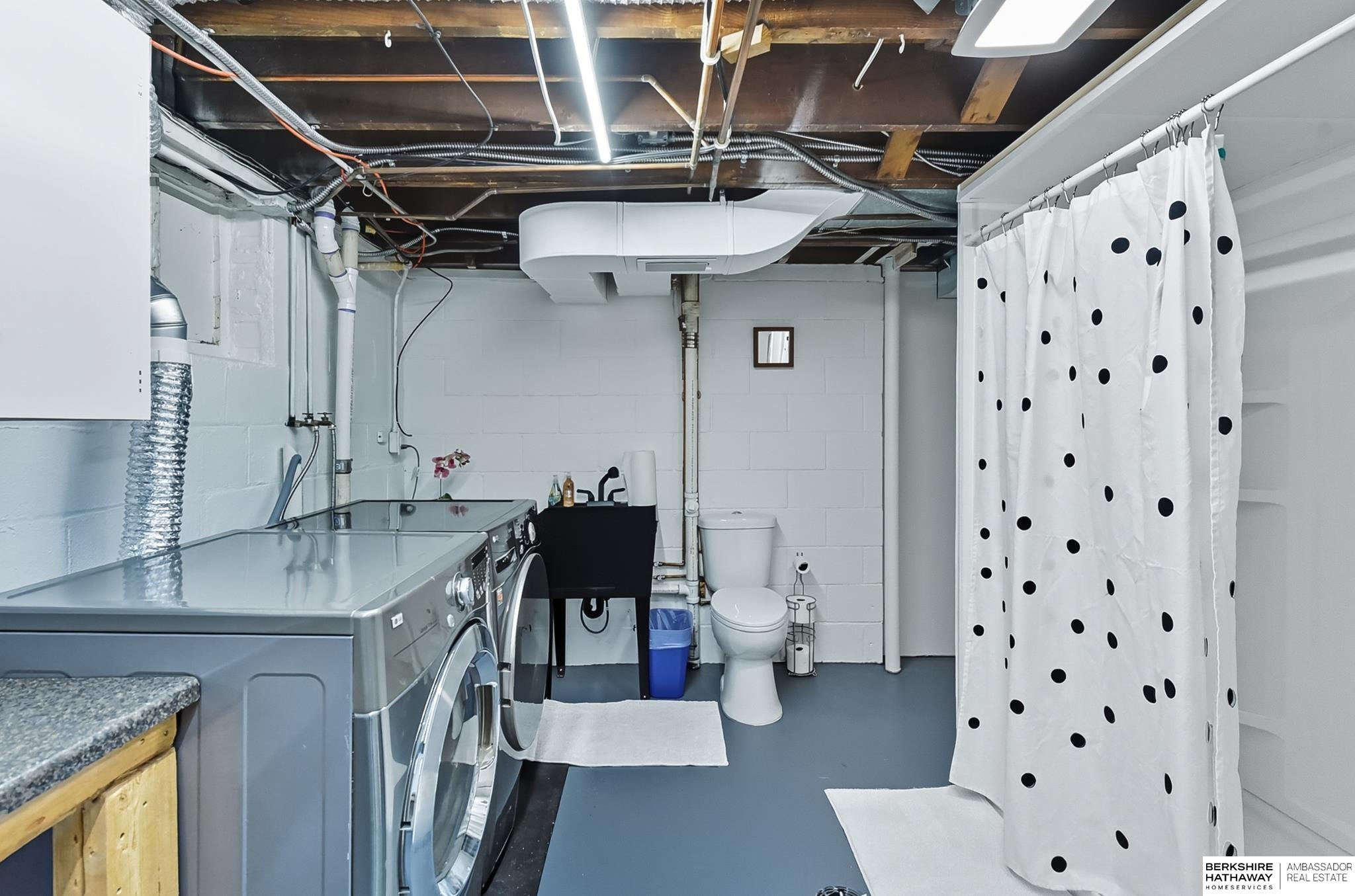 Omaha, Nebraska 68106, United States, 3 Bedrooms Bedrooms, ,2 BathroomsBathrooms,Residential,Pending,213572