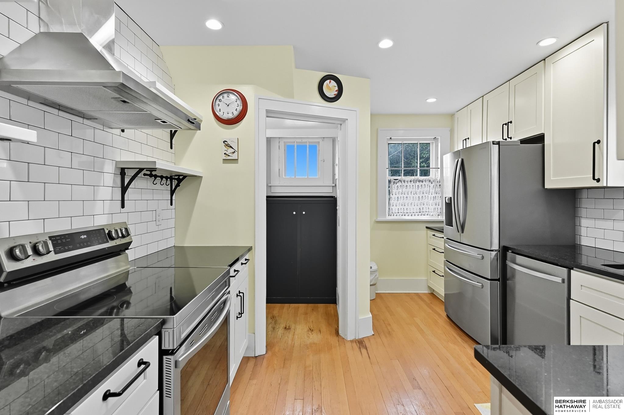 Omaha, Nebraska 68106, United States, 3 Bedrooms Bedrooms, ,2 BathroomsBathrooms,Residential,Pending,213572