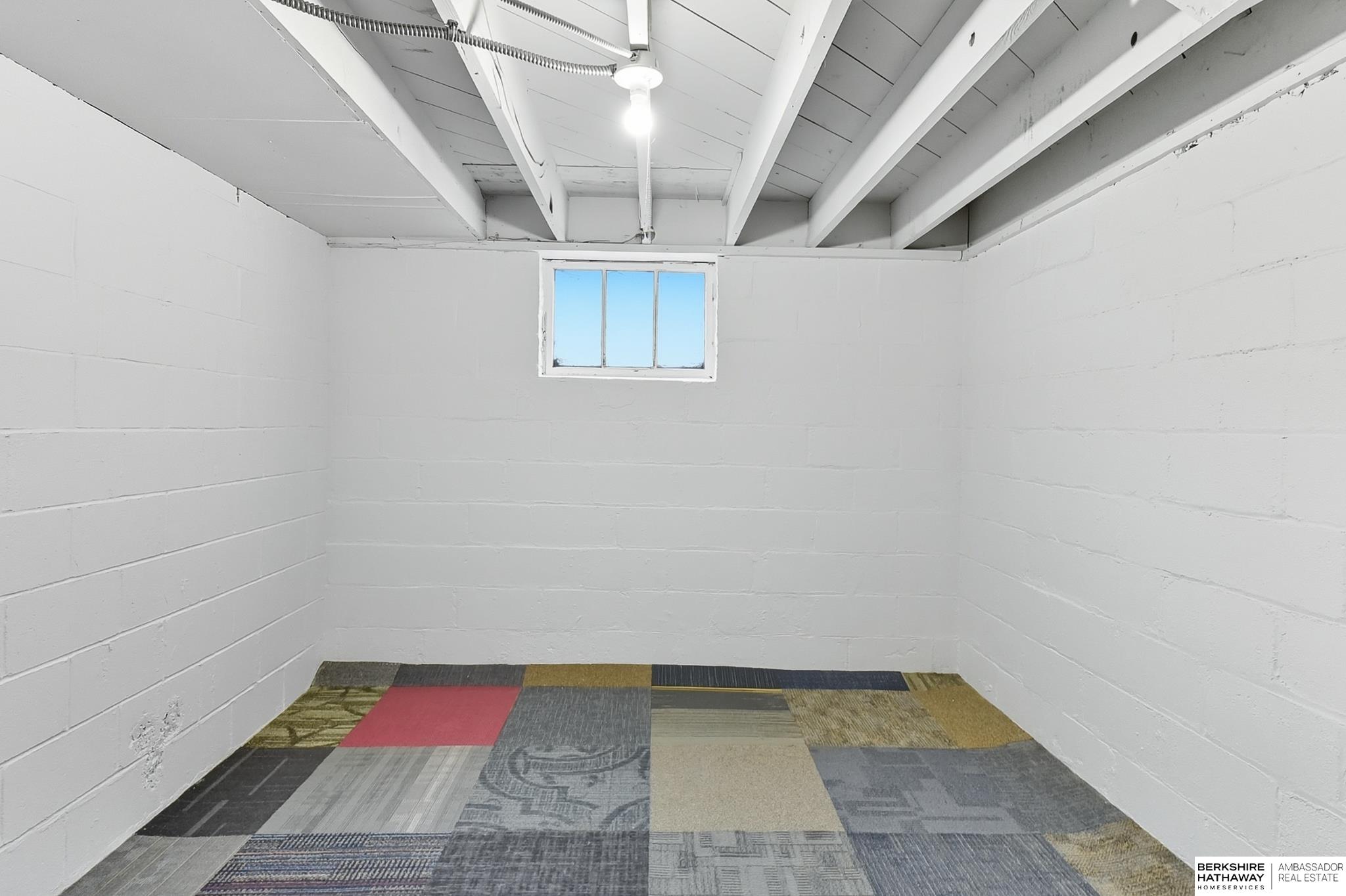 Omaha, Nebraska 68106, United States, 3 Bedrooms Bedrooms, ,2 BathroomsBathrooms,Residential,Pending,213572