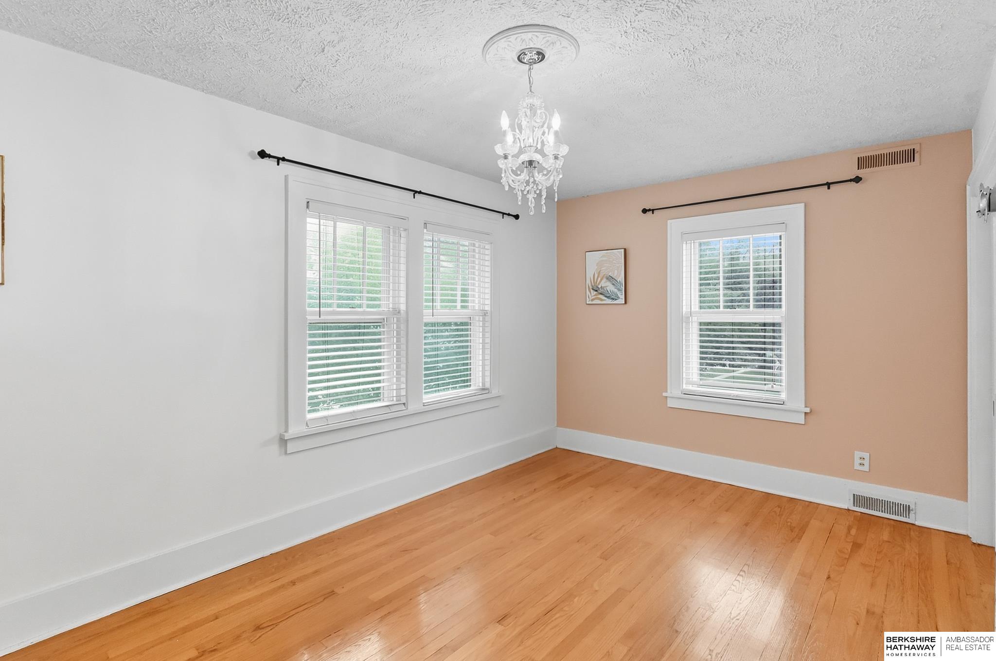 Omaha, Nebraska 68106, United States, 3 Bedrooms Bedrooms, ,2 BathroomsBathrooms,Residential,Pending,213572