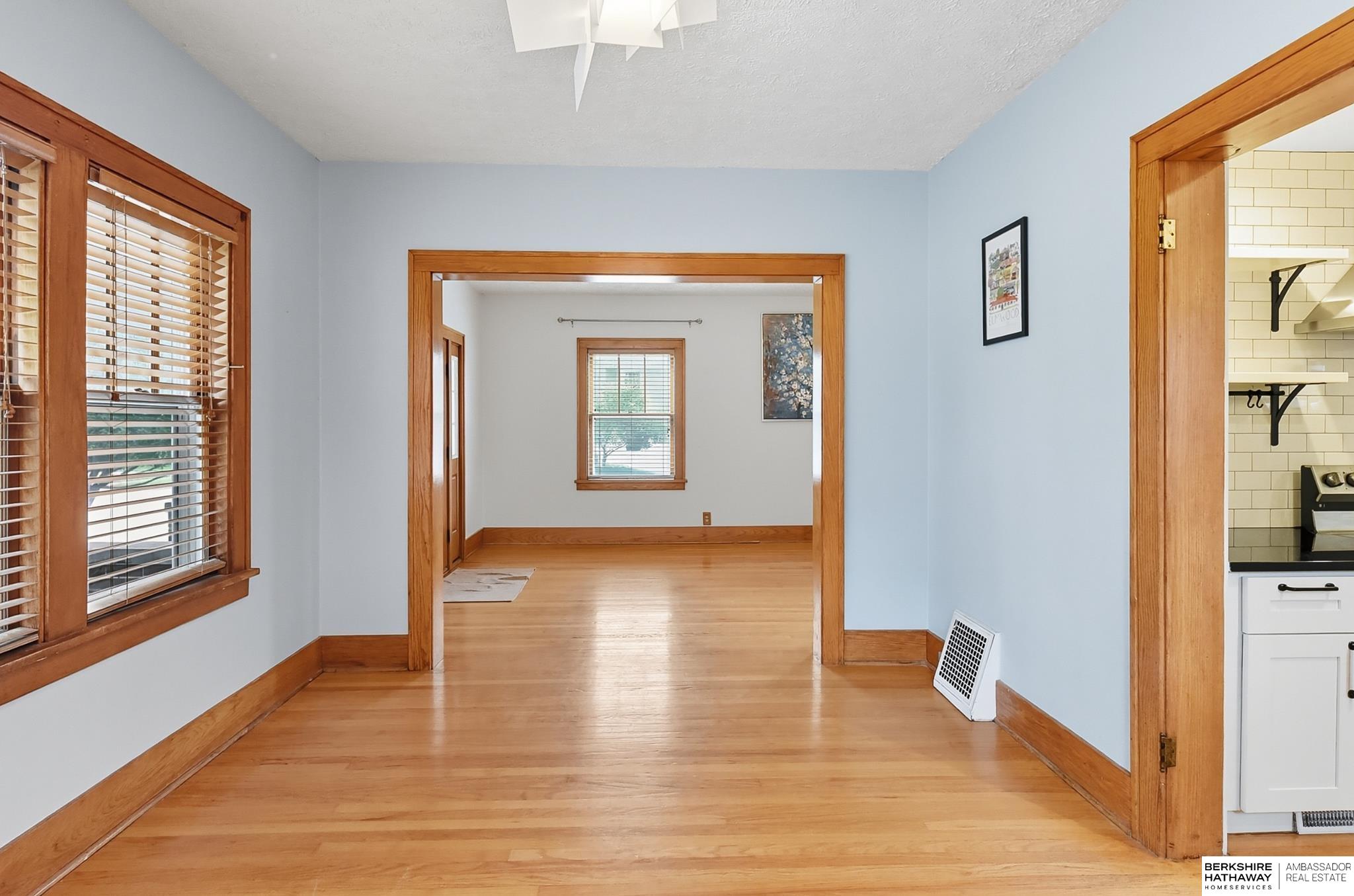 Omaha, Nebraska 68106, United States, 3 Bedrooms Bedrooms, ,2 BathroomsBathrooms,Residential,Pending,213572