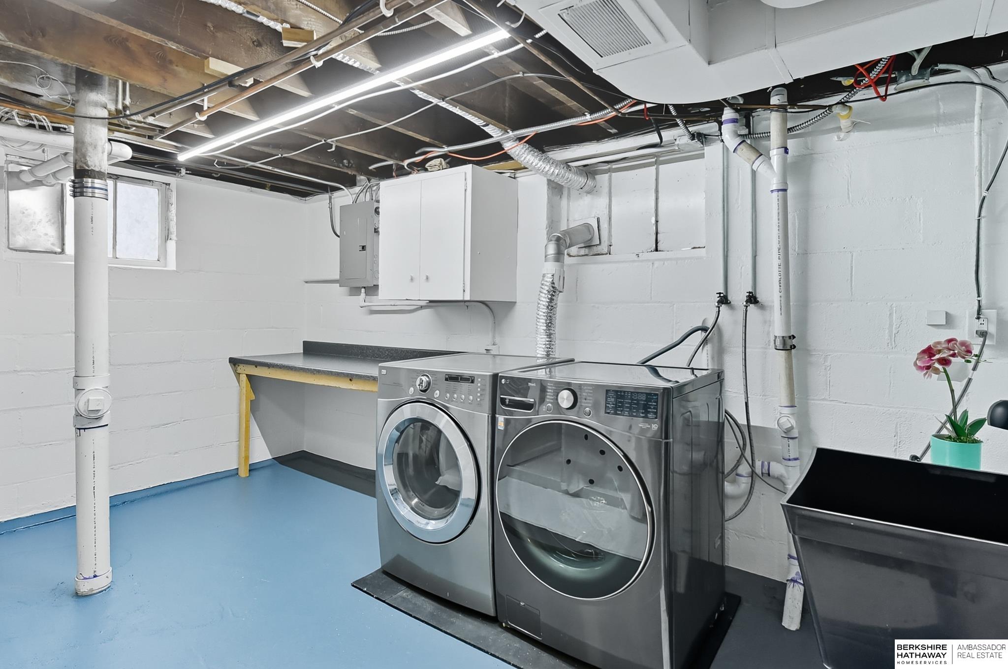 Omaha, Nebraska 68106, United States, 3 Bedrooms Bedrooms, ,2 BathroomsBathrooms,Residential,Pending,213572