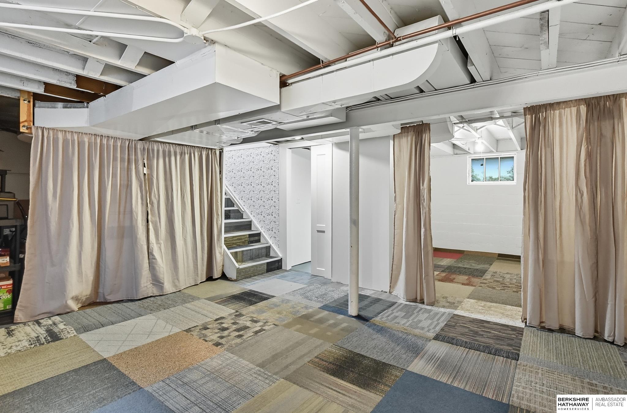 Omaha, Nebraska 68106, United States, 3 Bedrooms Bedrooms, ,2 BathroomsBathrooms,Residential,Pending,213572