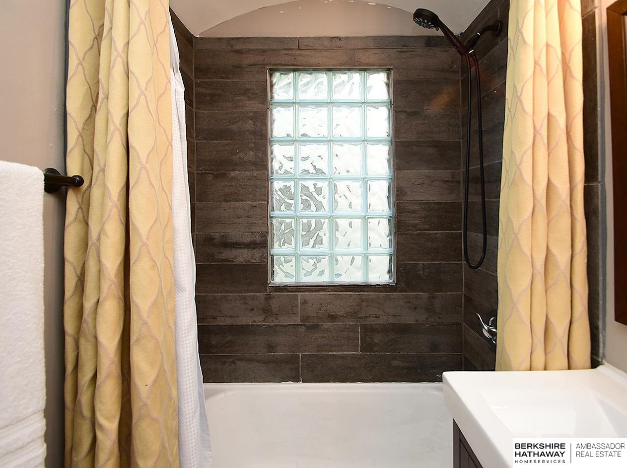 Omaha, Nebraska 68111, United States, 3 Bedrooms Bedrooms, ,2 BathroomsBathrooms,Residential,Pending,181362