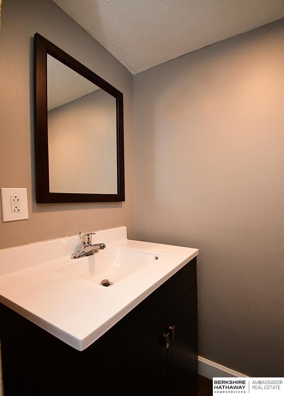 Omaha, Nebraska 68111, United States, 3 Bedrooms Bedrooms, ,2 BathroomsBathrooms,Residential,Pending,181362