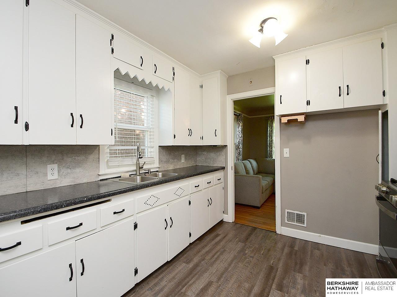 Omaha, Nebraska 68111, United States, 3 Bedrooms Bedrooms, ,2 BathroomsBathrooms,Residential,Pending,181362