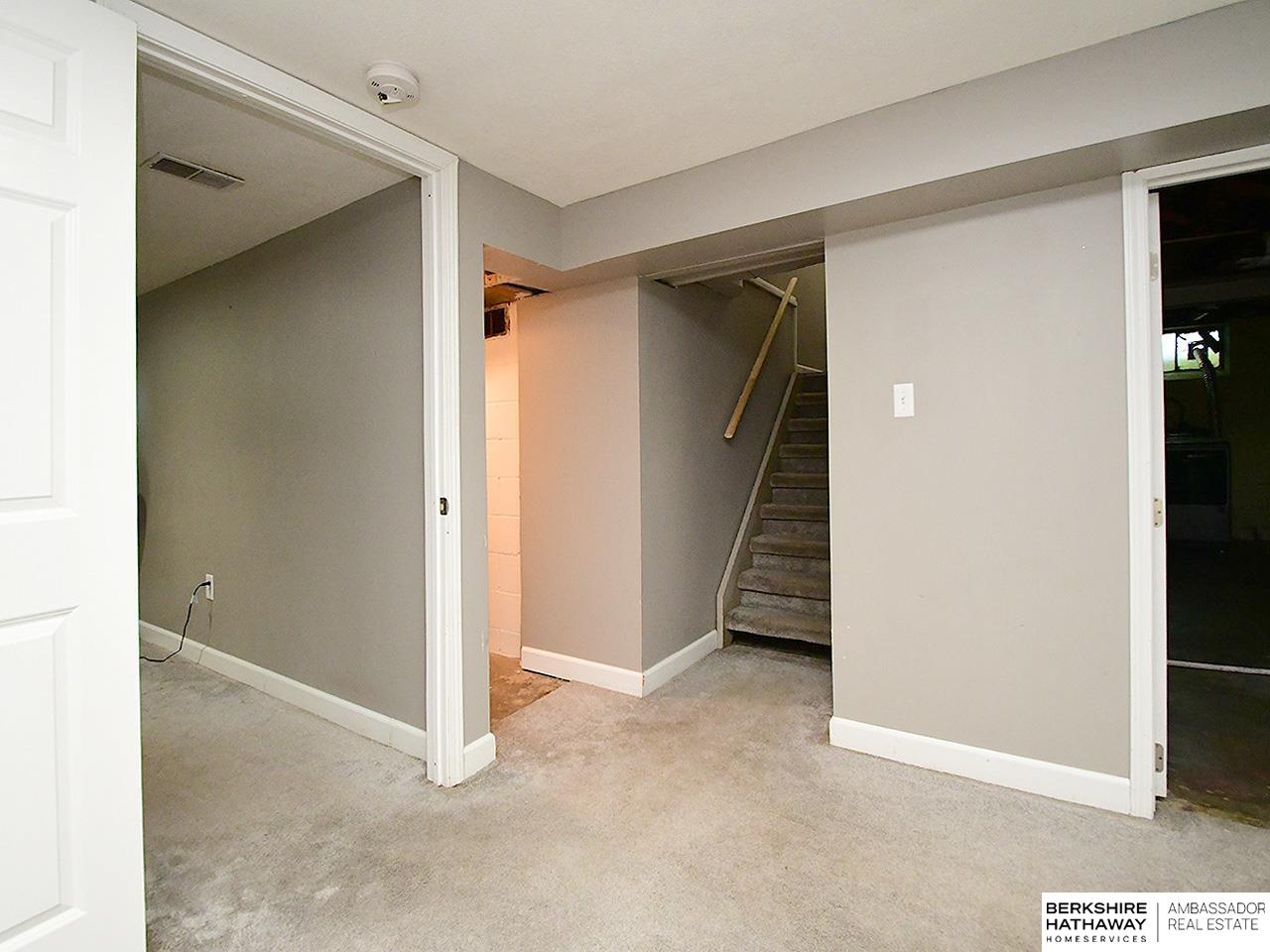 Omaha, Nebraska 68111, United States, 3 Bedrooms Bedrooms, ,2 BathroomsBathrooms,Residential,Pending,181362