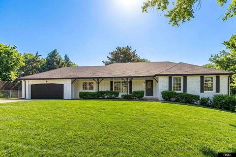 Photo of 11918 Leavenworth Road, Omaha, NE 68154 (MLS # 22613259)