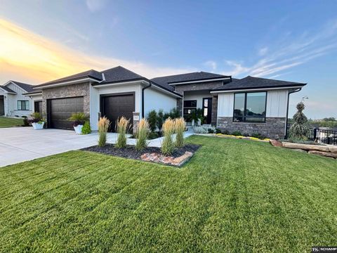 Photo of 19022 Acorn Drive, Gretna, NE 68028 (MLS # 22605297)