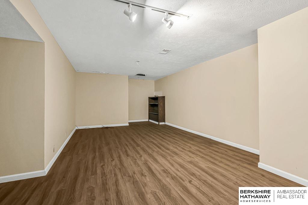 Bellevue, Nebraska 68005, United States, 4 Bedrooms Bedrooms, ,3 BathroomsBathrooms,Residential,Active,170201