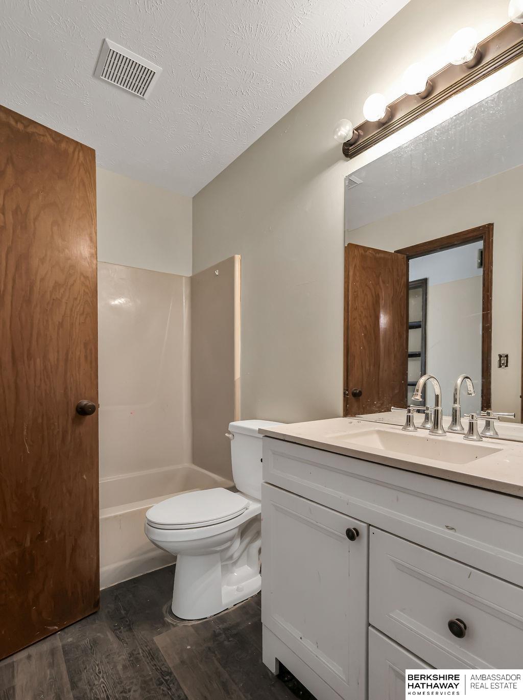 Bellevue, Nebraska 68005, United States, 4 Bedrooms Bedrooms, ,3 BathroomsBathrooms,Residential,Active,170201