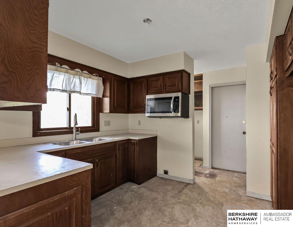 Bellevue, Nebraska 68005, United States, 4 Bedrooms Bedrooms, ,3 BathroomsBathrooms,Residential,Active,170201