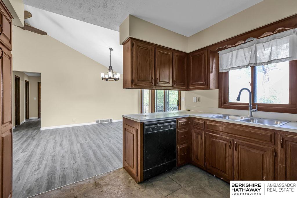 Bellevue, Nebraska 68005, United States, 4 Bedrooms Bedrooms, ,3 BathroomsBathrooms,Residential,Active,170201